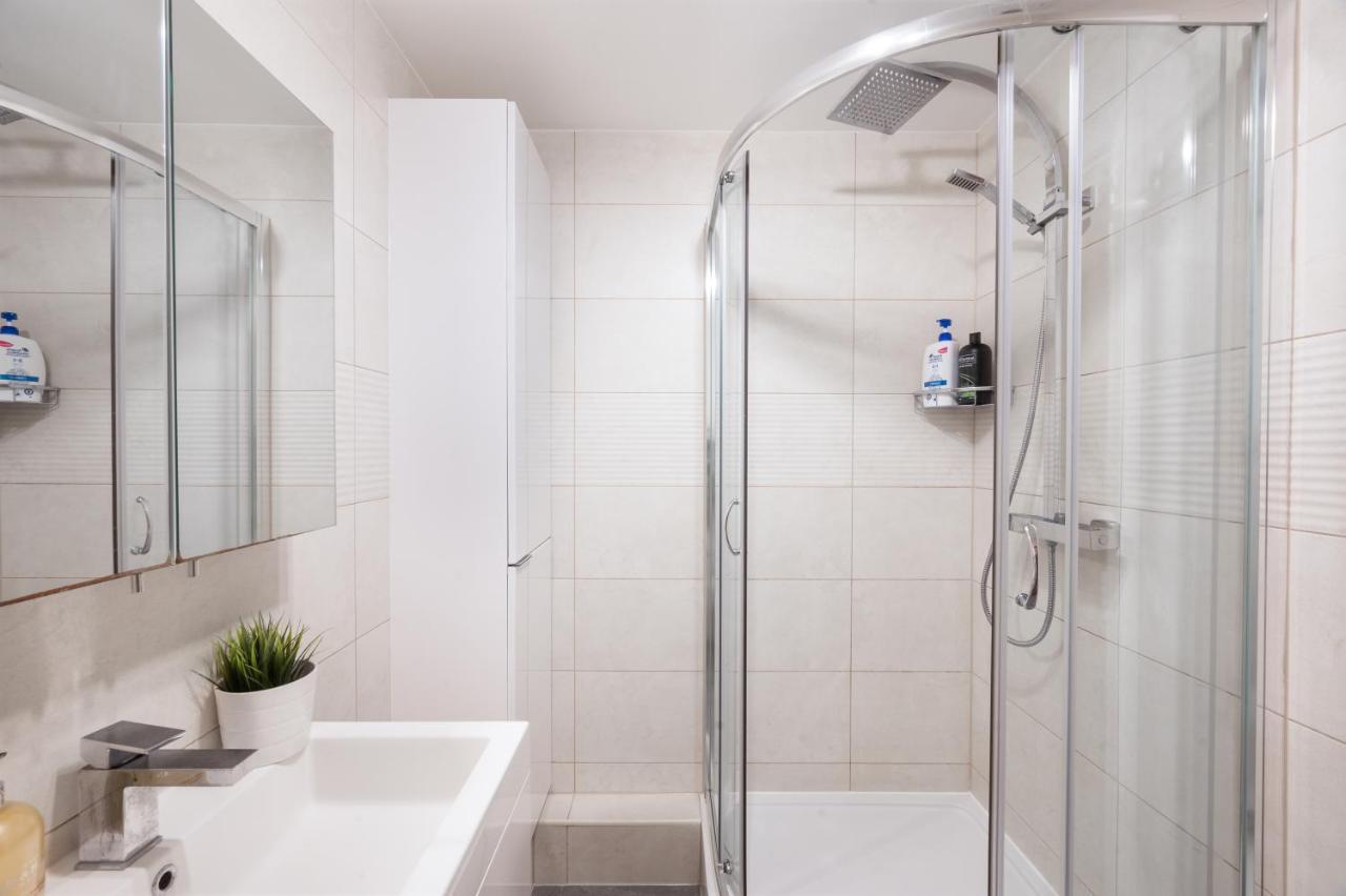Riverside Balcony Apartments, 10 Minutes From Oxford Circus London Exterior photo
