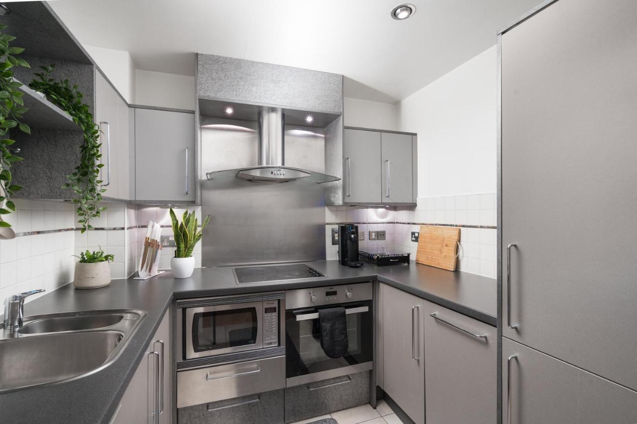 Riverside Balcony Apartments, 10 Minutes From Oxford Circus London Exterior photo