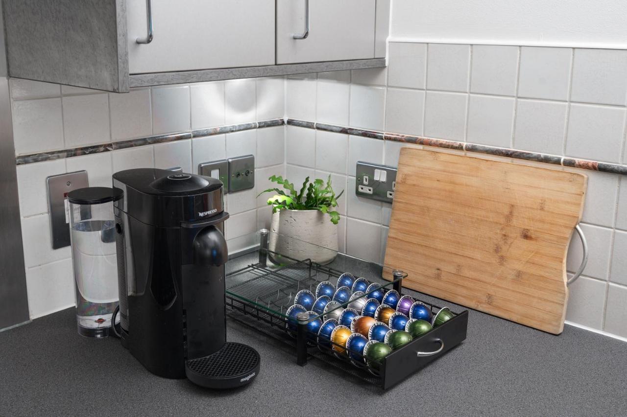 Riverside Balcony Apartments, 10 Minutes From Oxford Circus London Exterior photo