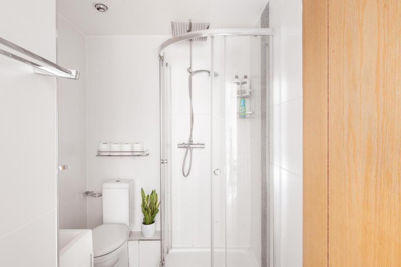 Riverside Balcony Apartments, 10 Minutes From Oxford Circus London Exterior photo