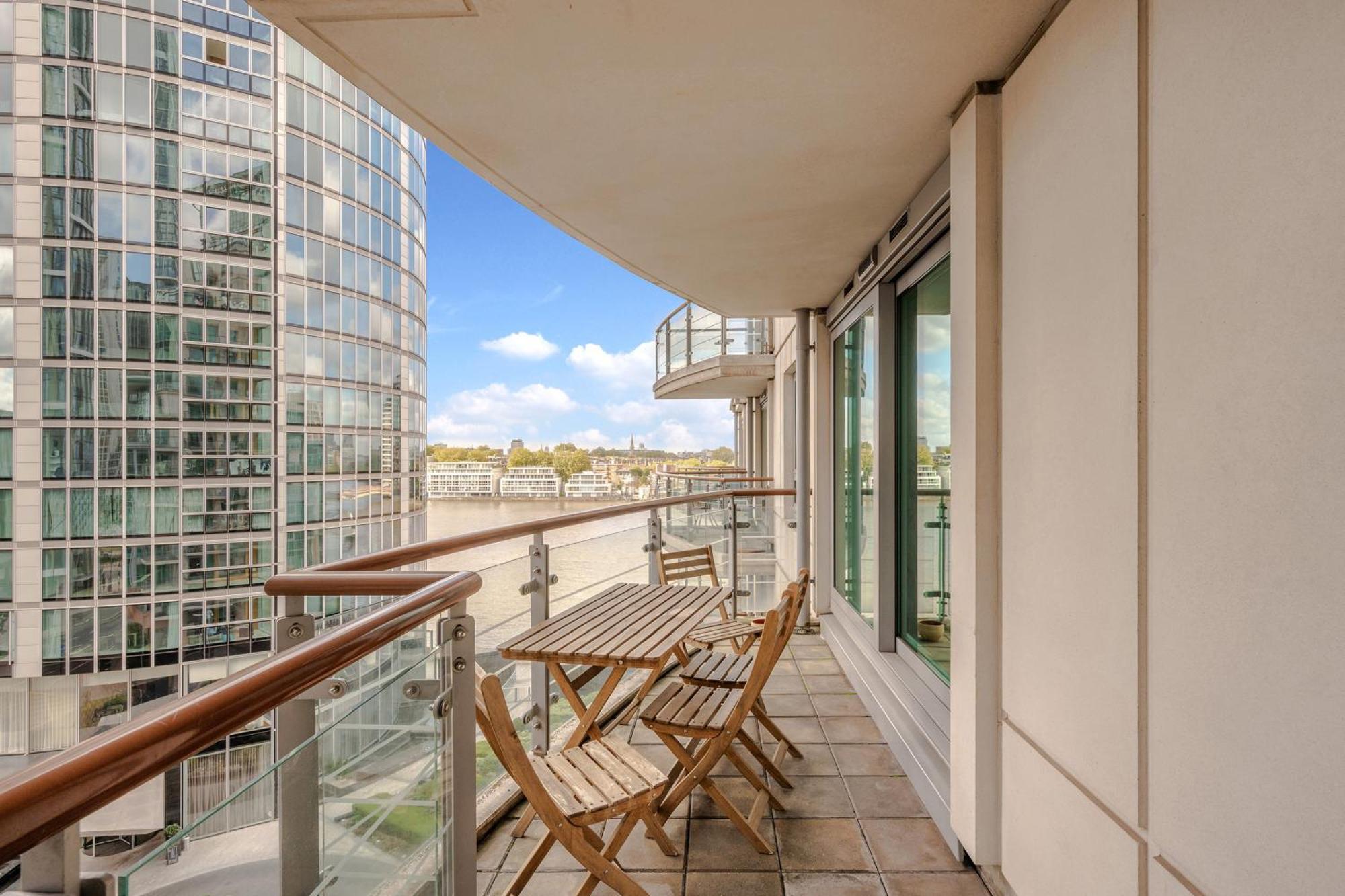 Riverside Balcony Apartments, 10 Minutes From Oxford Circus London Exterior photo