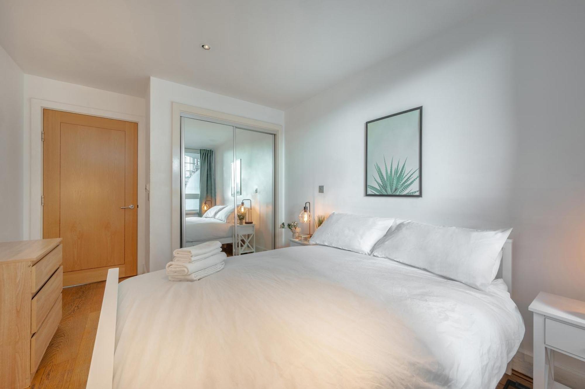 Riverside Balcony Apartments, 10 Minutes From Oxford Circus London Exterior photo