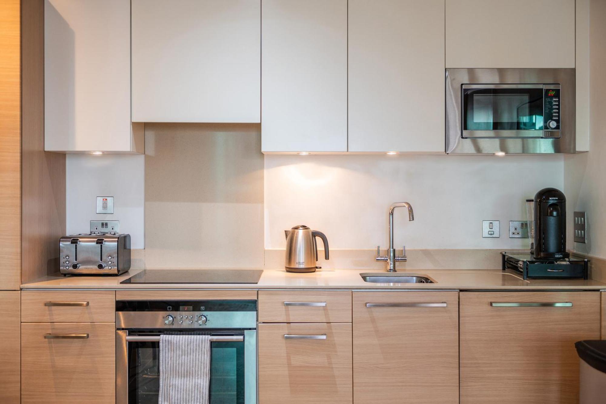 Riverside Balcony Apartments, 10 Minutes From Oxford Circus London Exterior photo