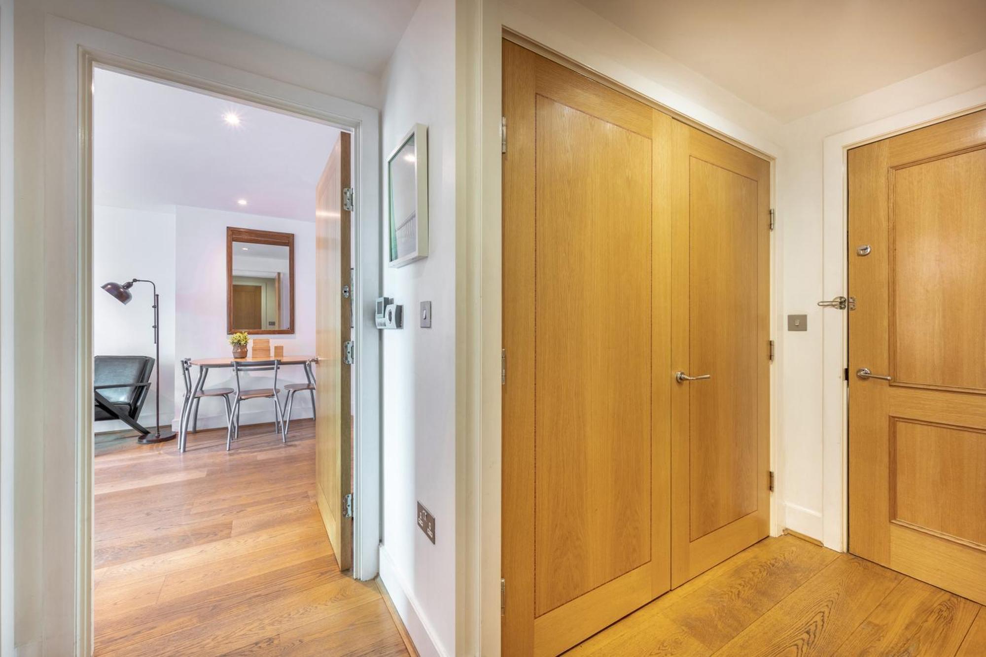 Riverside Balcony Apartments, 10 Minutes From Oxford Circus London Exterior photo