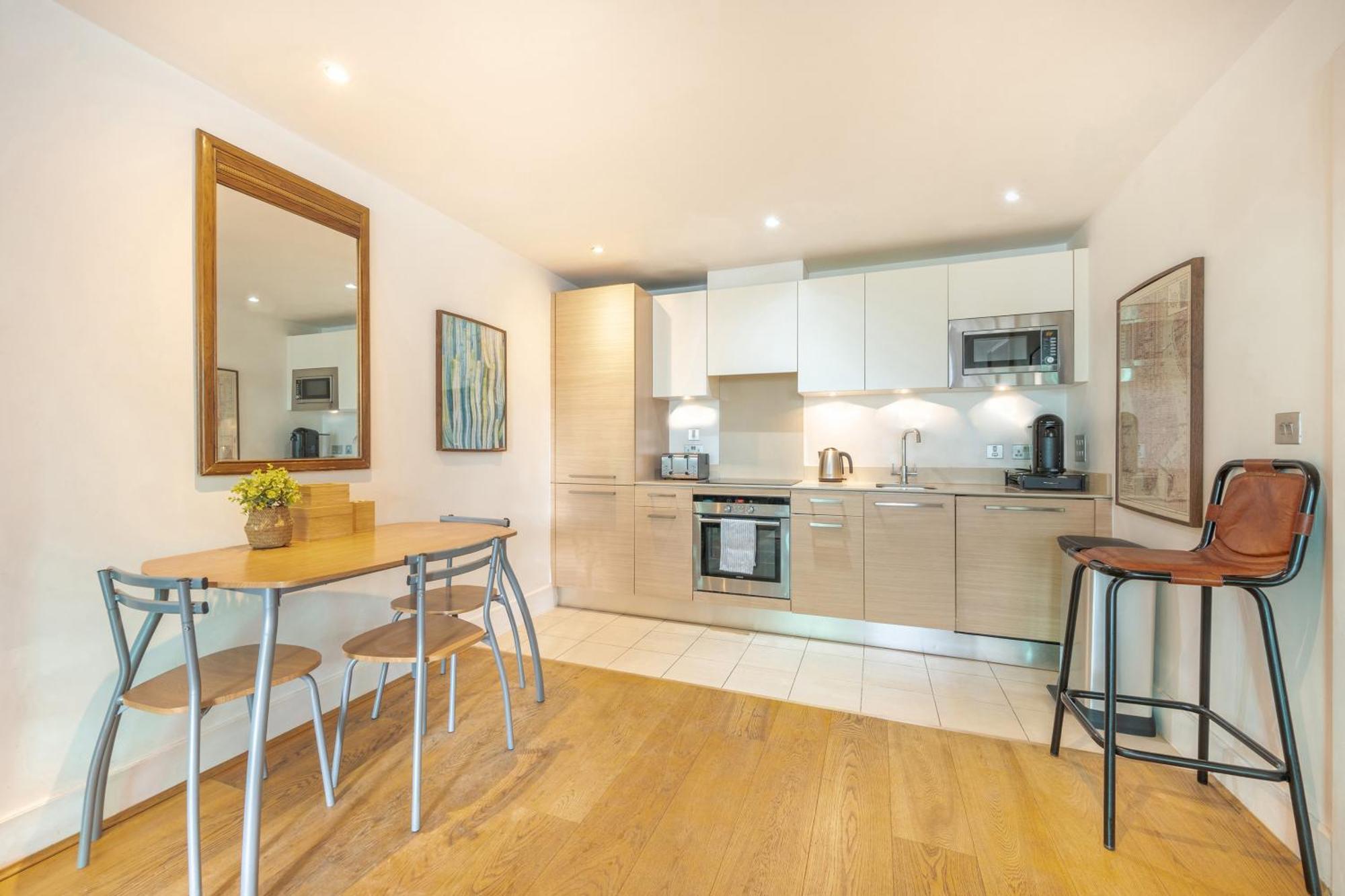 Riverside Balcony Apartments, 10 Minutes From Oxford Circus London Exterior photo