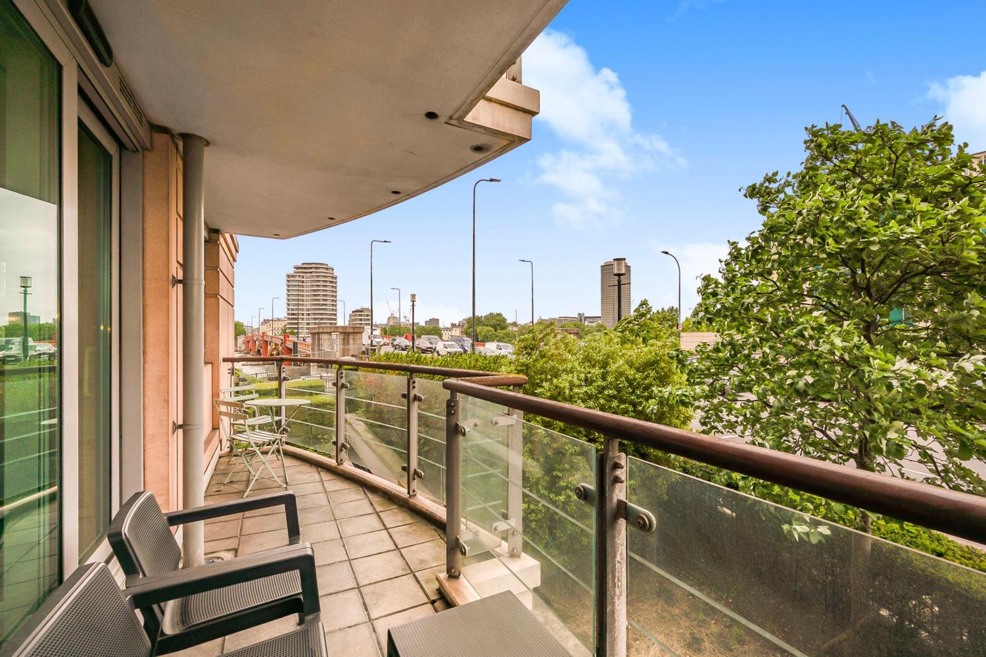 Riverside Balcony Apartments, 10 Minutes From Oxford Circus London Exterior photo